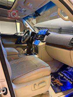 تۆیۆتا لاند کروزەر